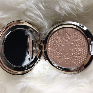 💕Host Pick💕 MAC Holiday 2017 Happy Go Dazzlingly